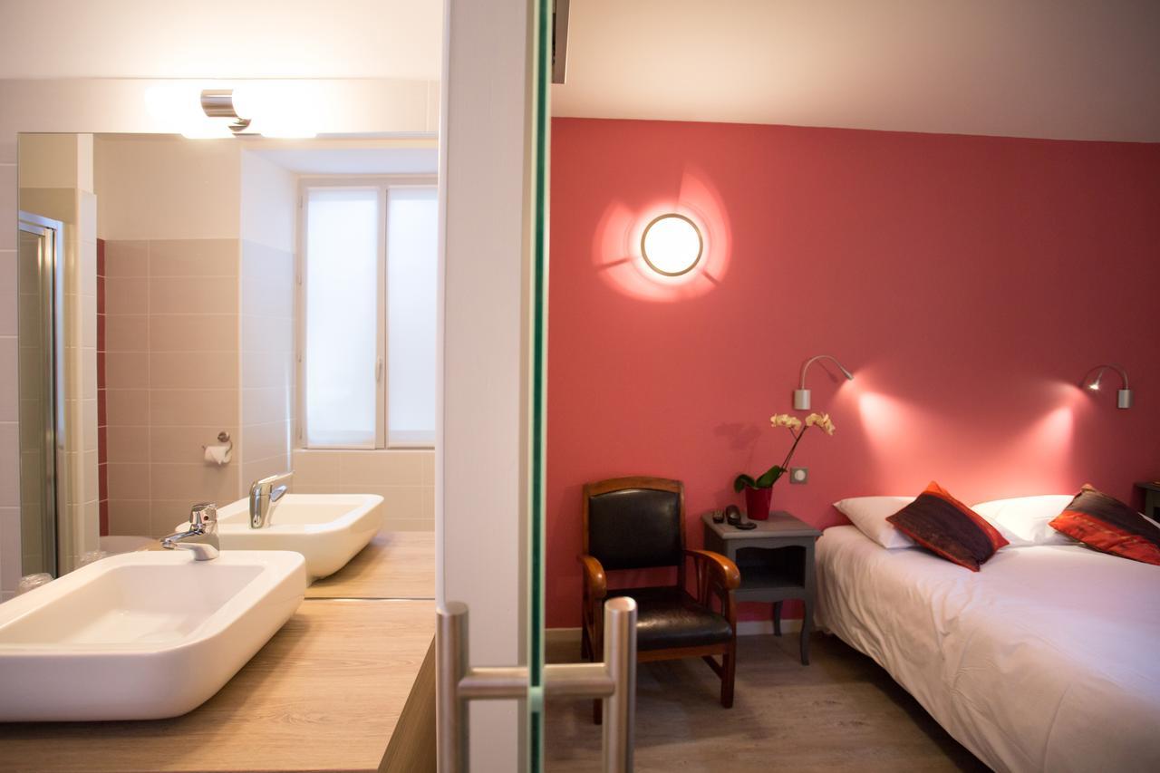 Hotel Restaurant Le Sully Saint-Saud-Lacoussiere Luaran gambar