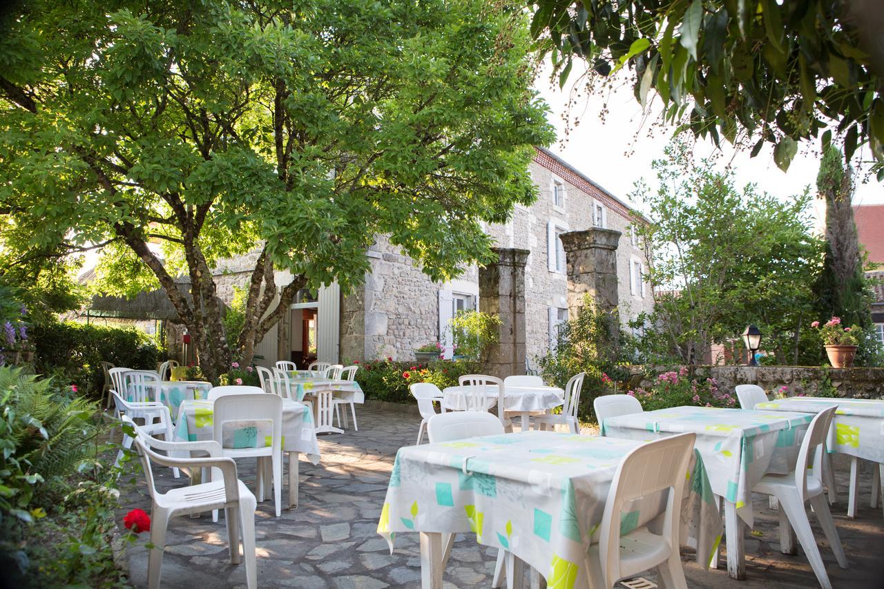 Hotel Restaurant Le Sully Saint-Saud-Lacoussiere Luaran gambar