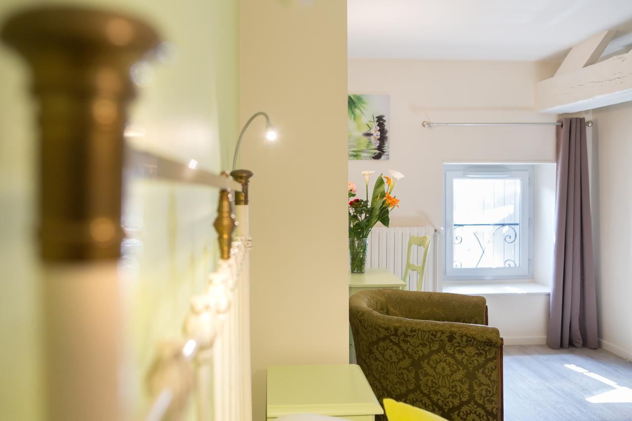Hotel Restaurant Le Sully Saint-Saud-Lacoussiere Luaran gambar